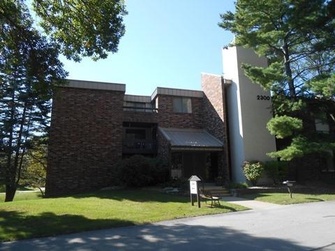 2300 W Good Hope Rd #246, Glendale, WI 53209
