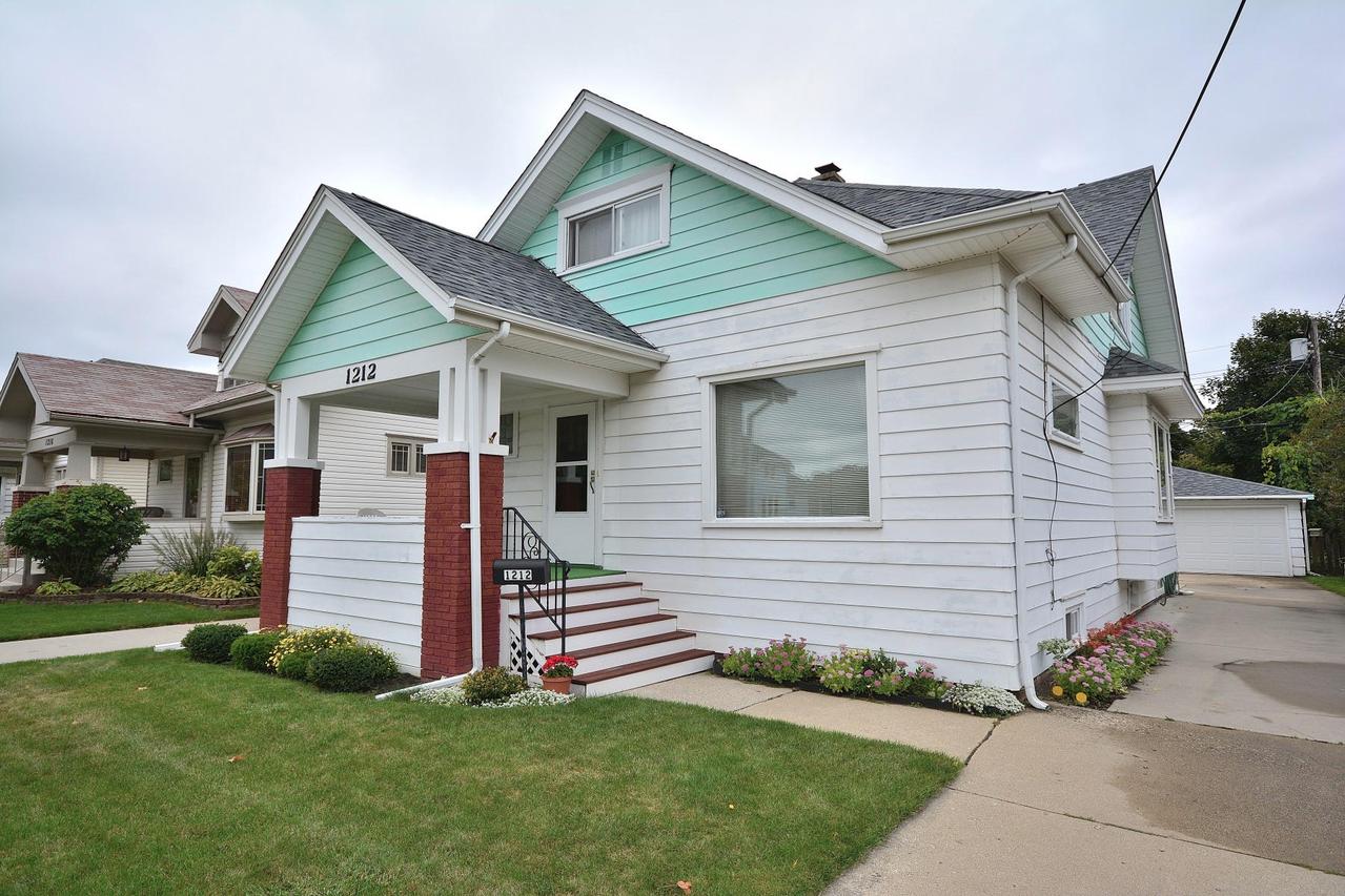 1212 William St, Racine, WI 53402