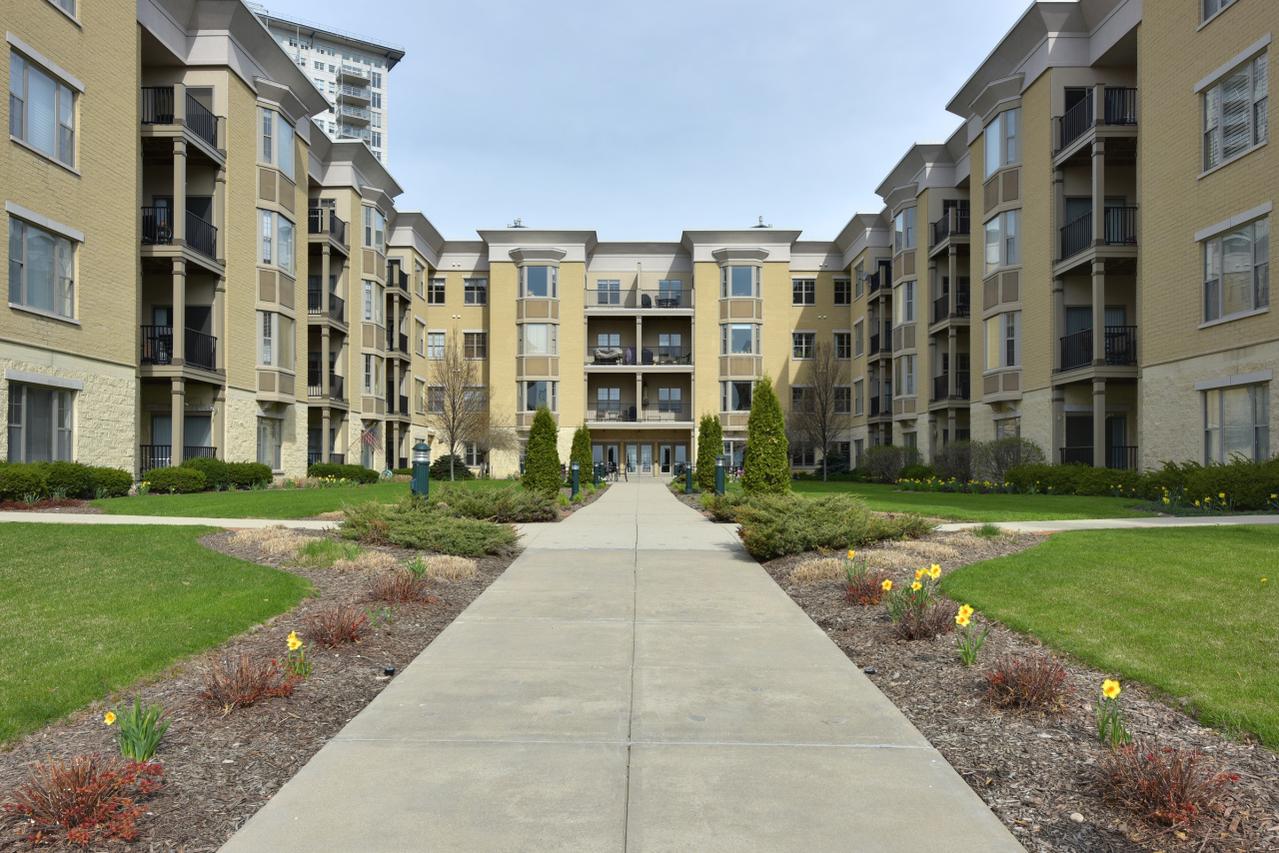 1300 N Prospect Ave #107, Milwaukee, WI 53202