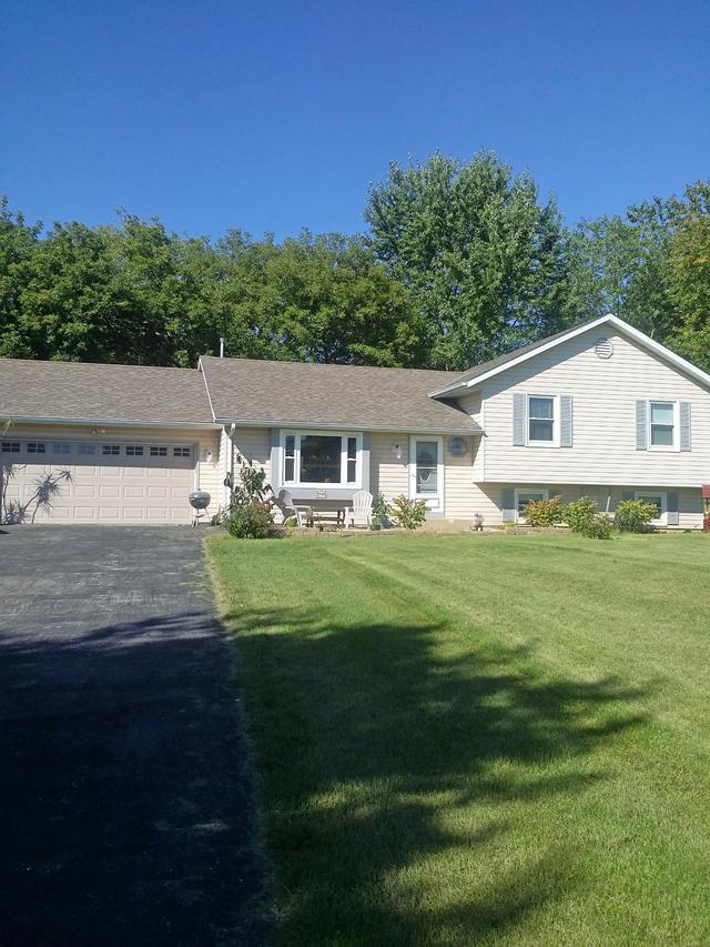 W259N8277 Homestead Dr, Lisbon, WI 53089