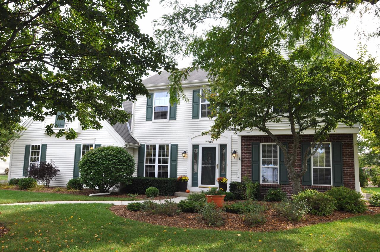 7729 W Stonewood Dr, Franklin, WI 53132