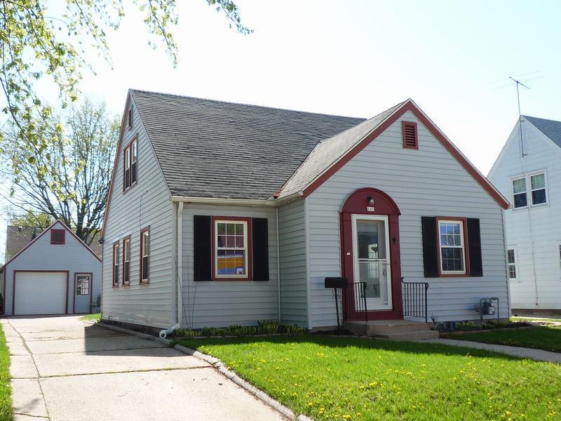 647 Wolcott St, West Bend, WI 53090