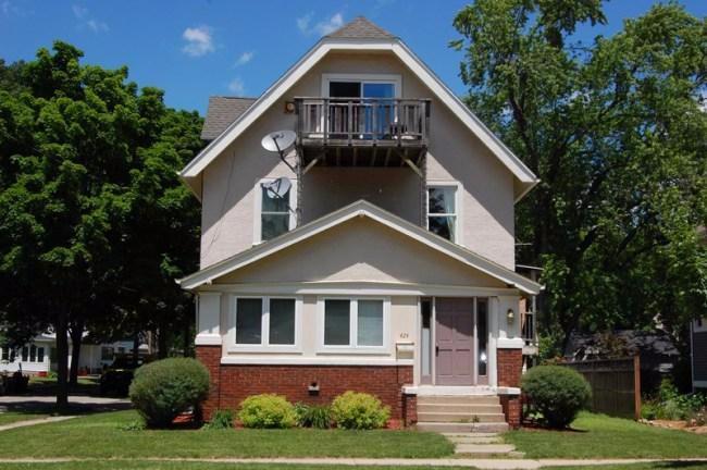 424 W College Ave., Waukesha, WI 53186