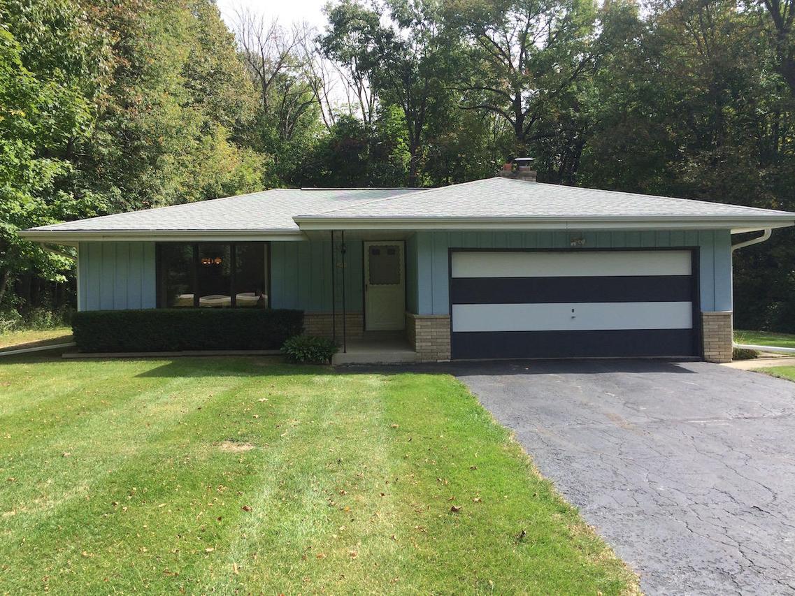 2930 S Amor Dr., New Berlin, WI 53146