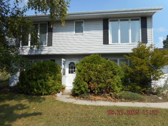 918 Kings Ridge Ct., West Bend, WI 53090