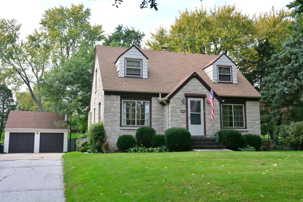 2037 N 115th St, Wauwatosa, WI 53226