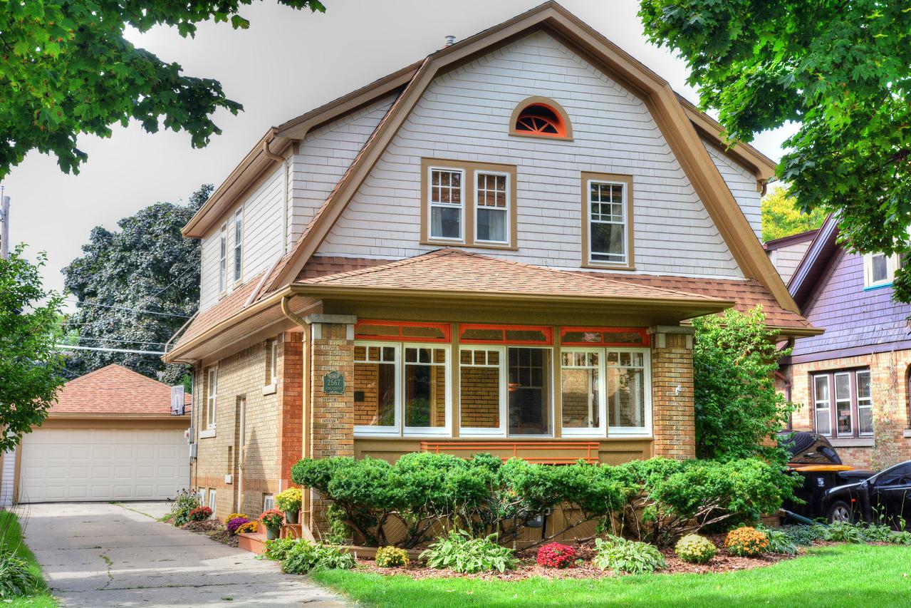2567 N 62nd St, Wauwatosa, WI 53213
