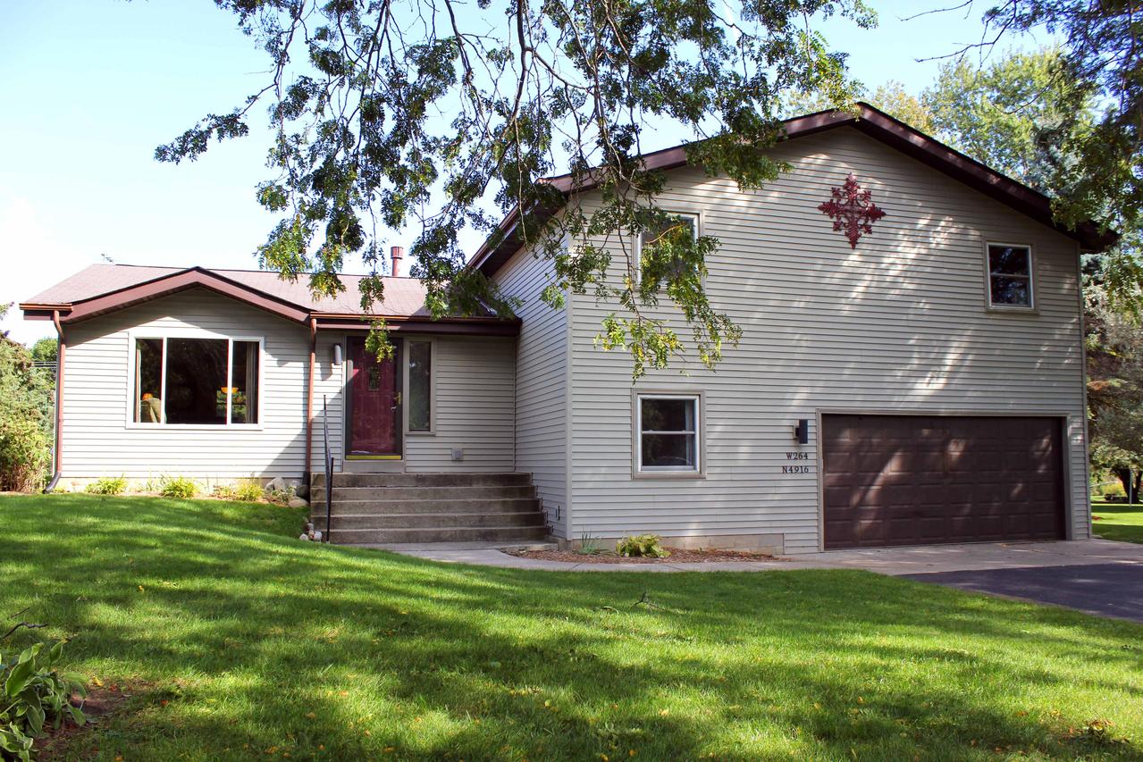 W264N4916 Bayberry Dr, Lisbon, WI 53072