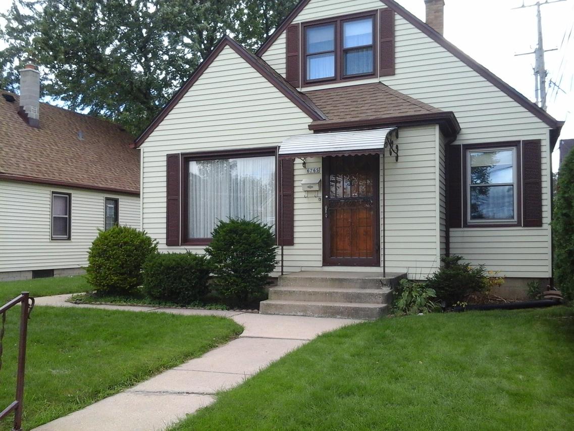 6765 W Becher St, West Allis, WI 53219
