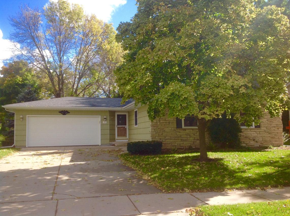 512 Birch Ln, Hartford, WI 53027