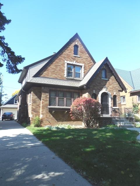 2409 N 60th St, Wauwatosa, WI 53210