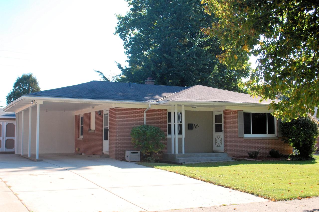 W64N420 Madison Ave, Cedarburg, WI 53012