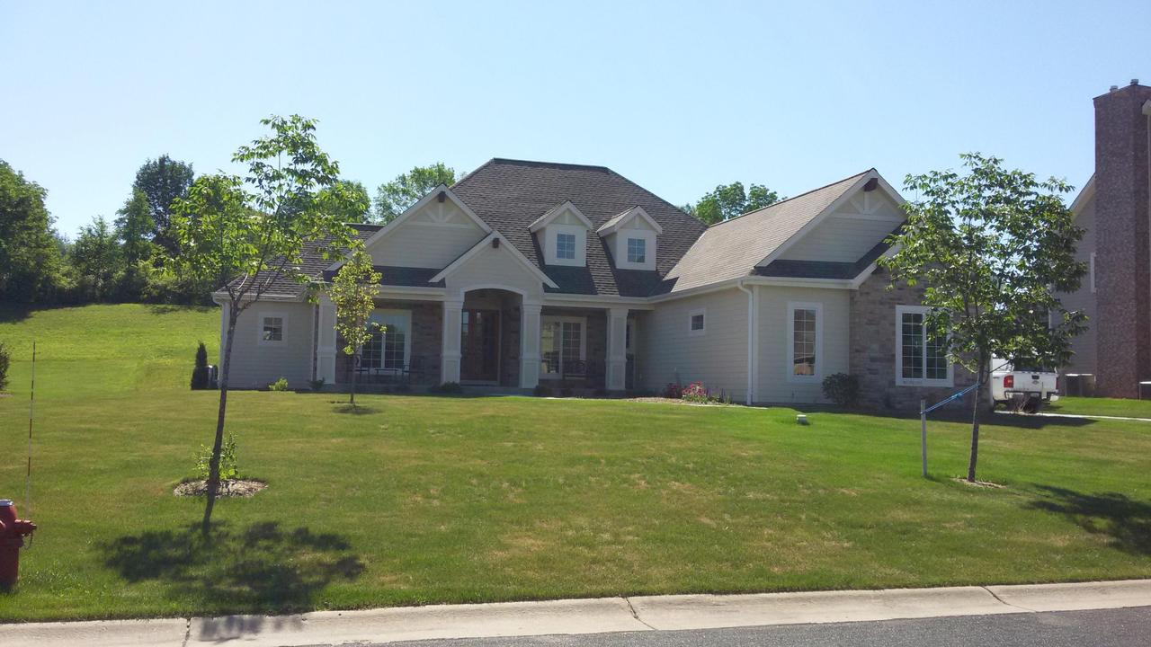 W218N5362 Taylors Woods Dr, Menomonee Falls, WI 53051