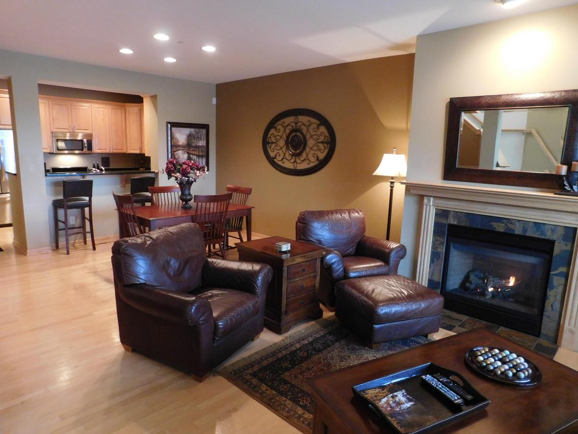 1775 Norhardt Dr, Brookfield, WI 53045