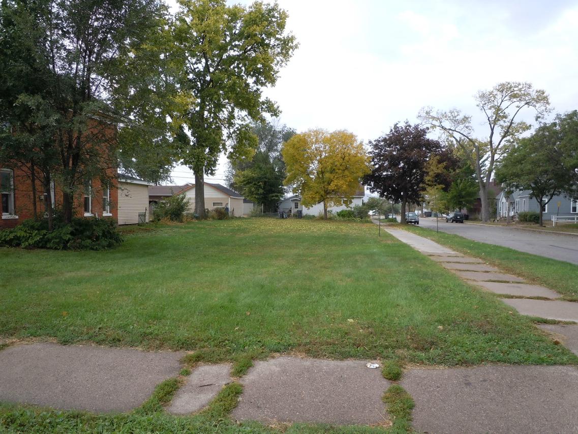1302 S 5th St., La Crosse, WI 54601