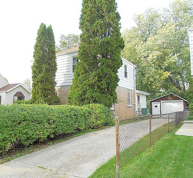 1912 E Eden Pl, Saint Francis, WI 53235