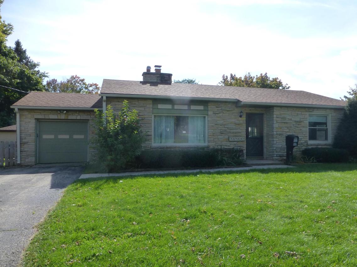 N87W16969 Garfield Dr, Menomonee Falls, WI 53051