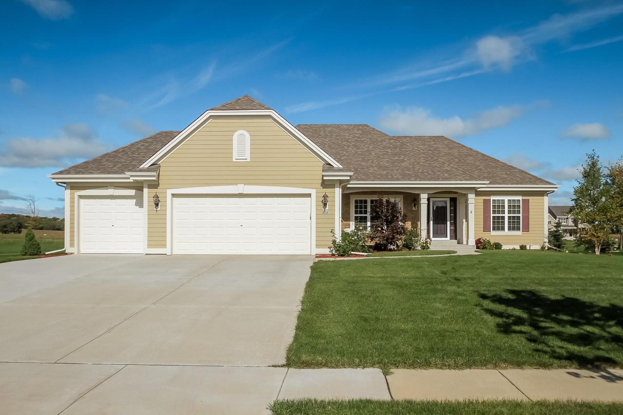 614 Oldfield Ave., Mukwonago, WI 53149