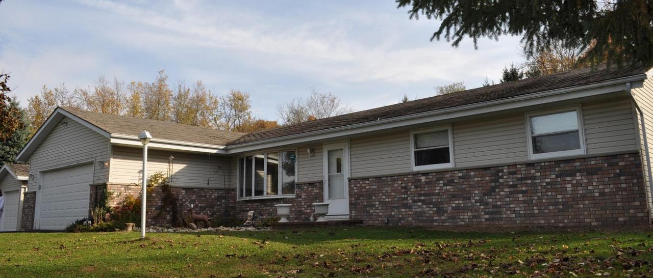 6410 Glen View, West Bend, WI 53095