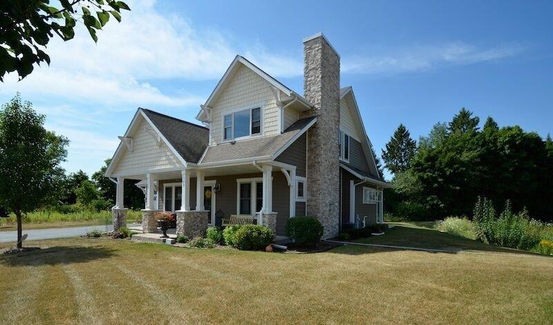 2516 Bennett Cv, Waukesha, WI 53189