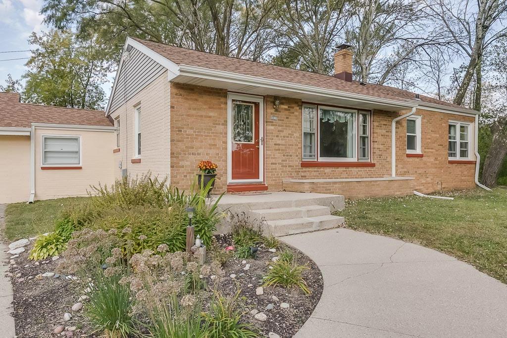 10020 11th Ave, Pleasant Prairie, WI 53158