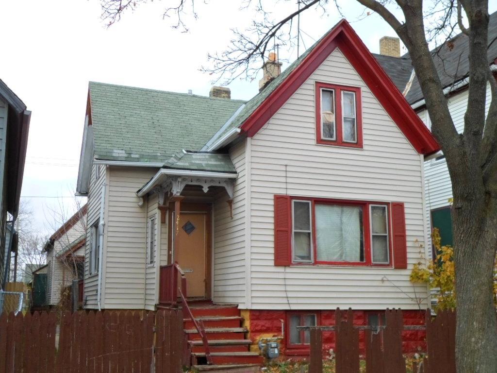 2417 N 21st St, Milwaukee, WI 53206