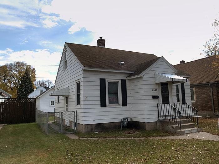 2547 16th St, La Crosse, WI 54601