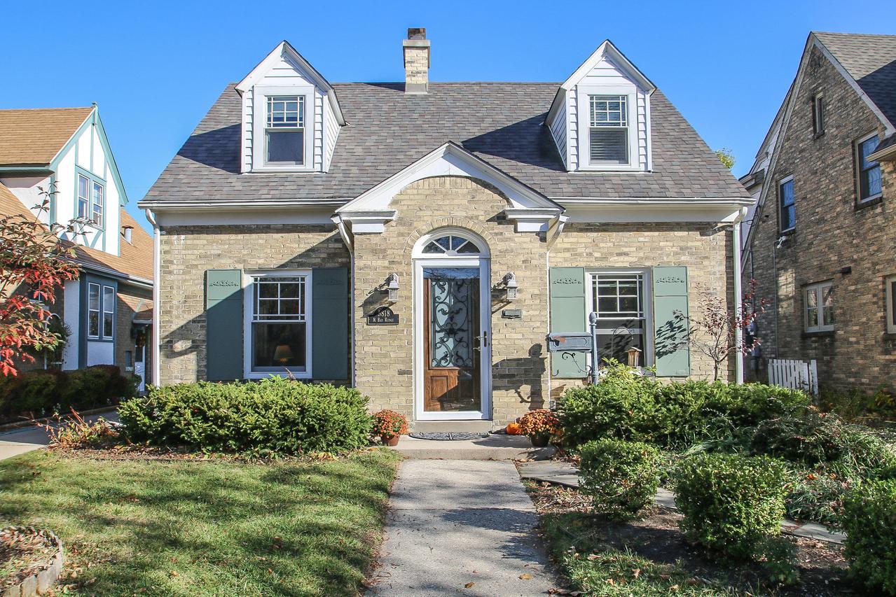 5818 N Bay Ridge, Whitefish Bay, WI 53217
