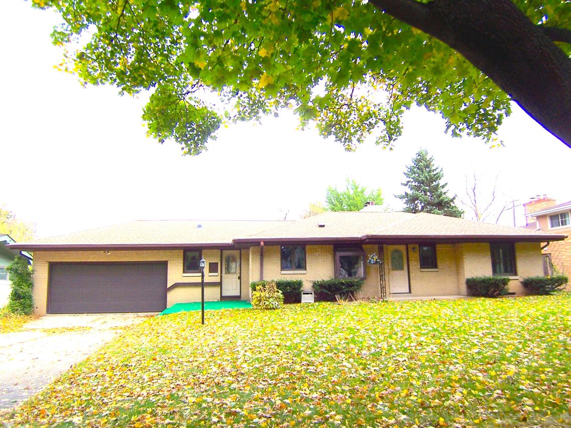 3232 N Knoll Ter., Wauwatosa, WI 53222