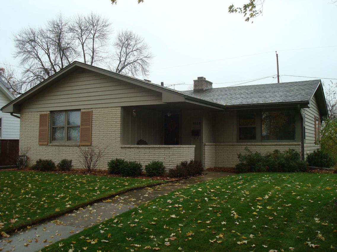 1925 Wustum Ave, Racine, WI 53404