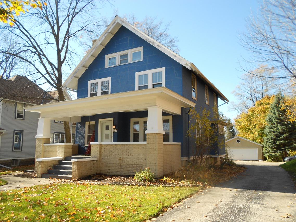 134 S East Ave, Waukesha, WI 53186