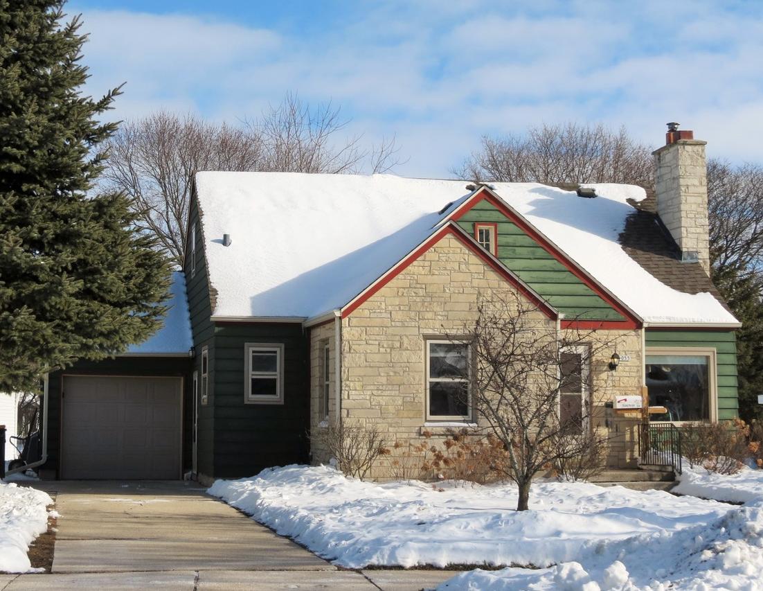 1055 Lincoln Dr., West Bend, WI 53095