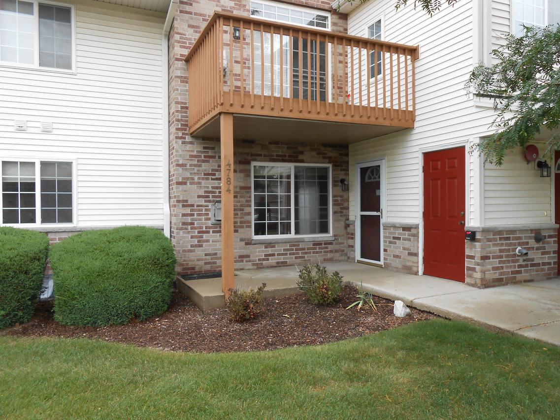 4784 W Maple Leaf Cir, Greenfield, WI 53220