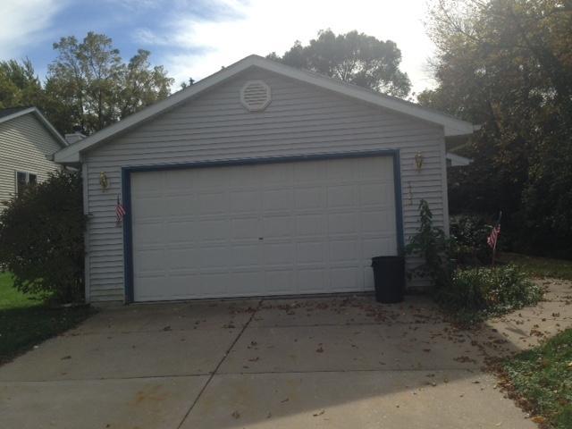 1703 Patricia Ln, Waukesha, WI 53188