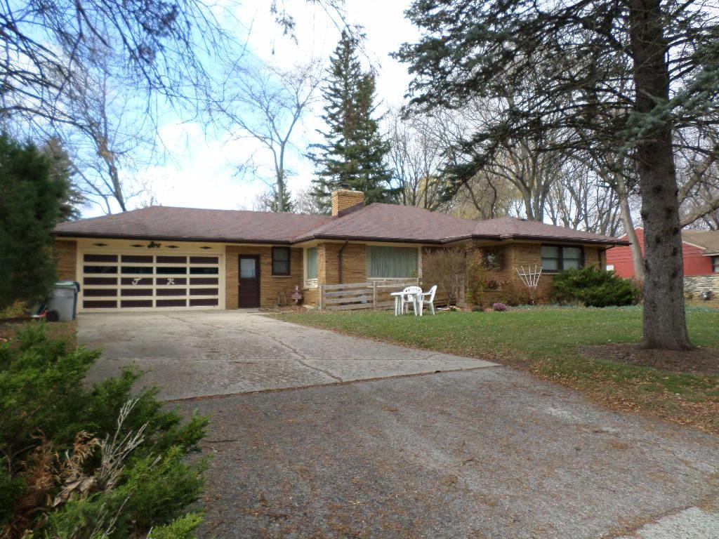 6707 N 99th St., Milwaukee, WI 53224