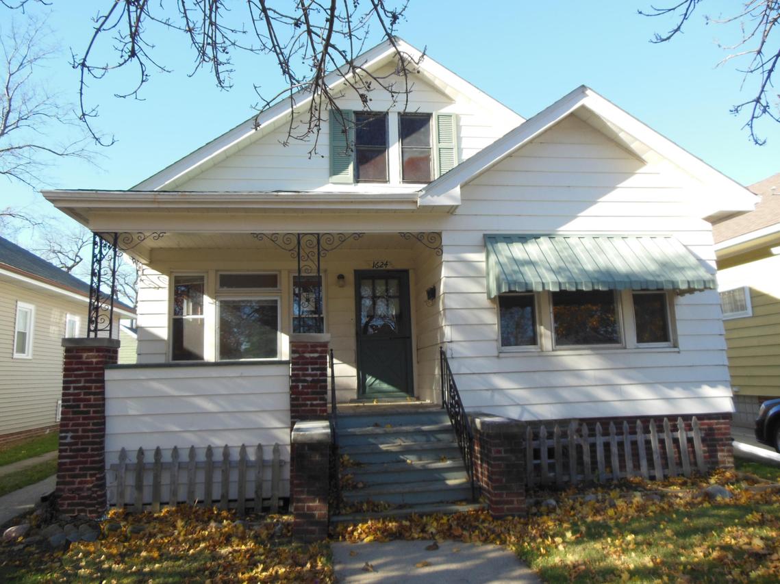 1624 Grove Ave, Racine, WI 53405