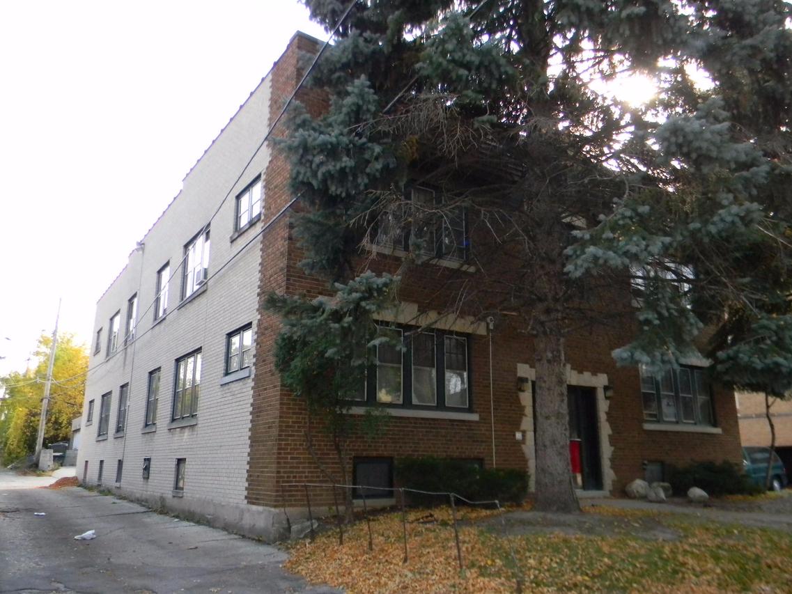 920 N 37th St, Milwaukee, WI 53208
