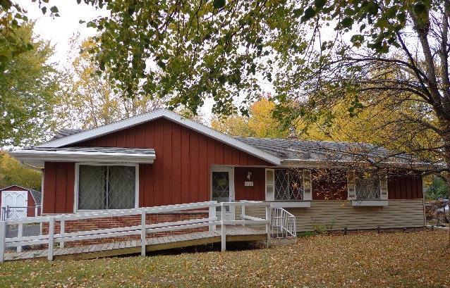 1528 Chestnut Ln., Waukesha, WI 53189