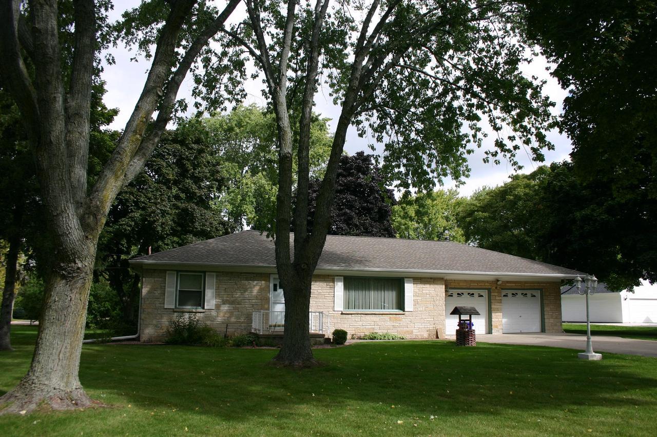 17120 Ridgeview Dr., Brookfield, WI 53005