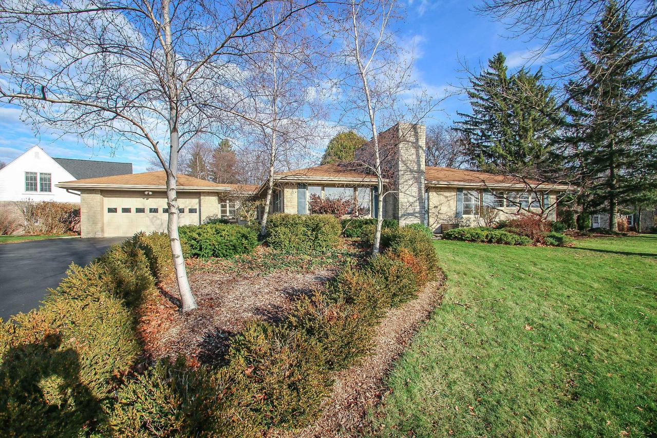7430 N Bell Rd, Fox Point, WI 53217