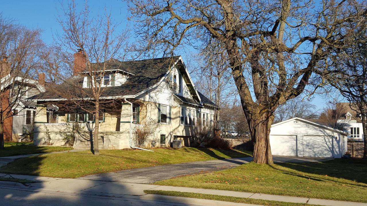 12 W Center Ave, Cedar Grove, WI 53013