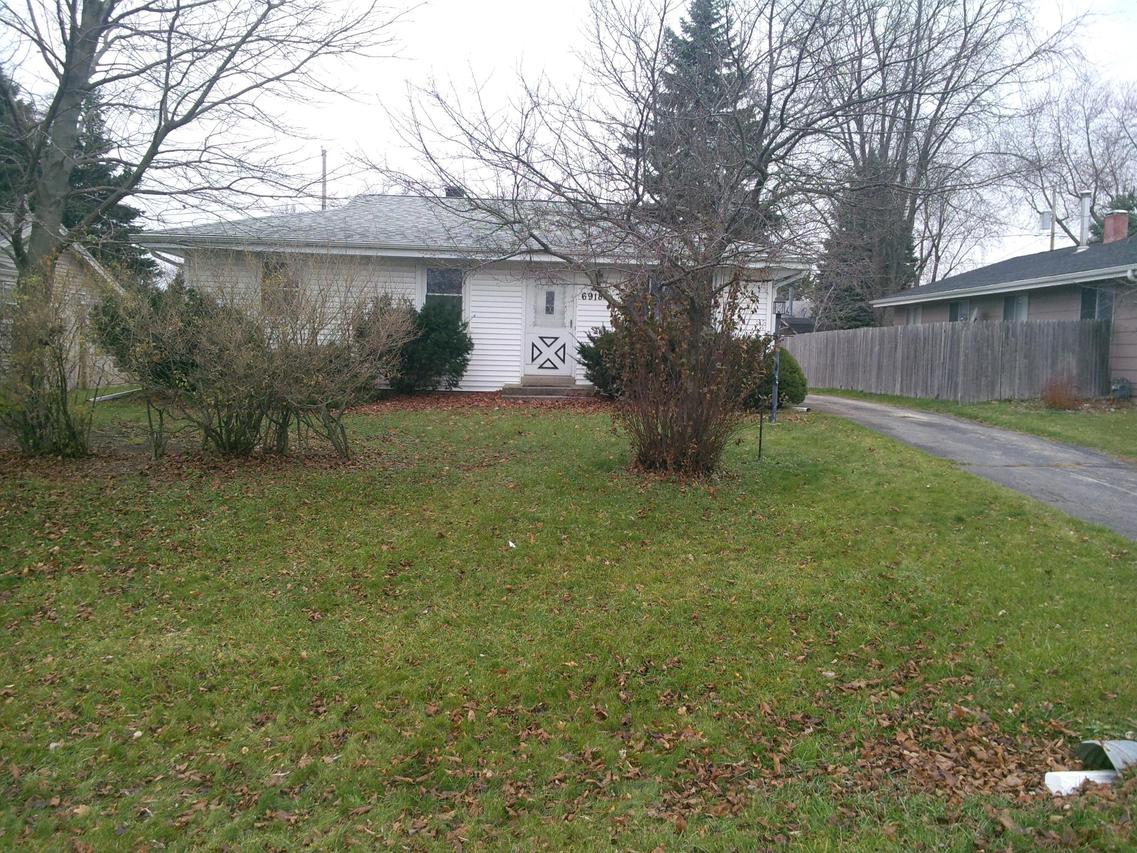 6918 Whitewater St, Caledonia, WI 53402