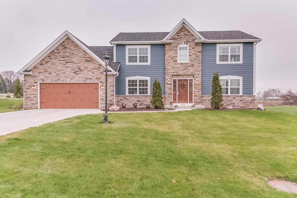 8579 Chaucer Cir., Bristol, WI 53104