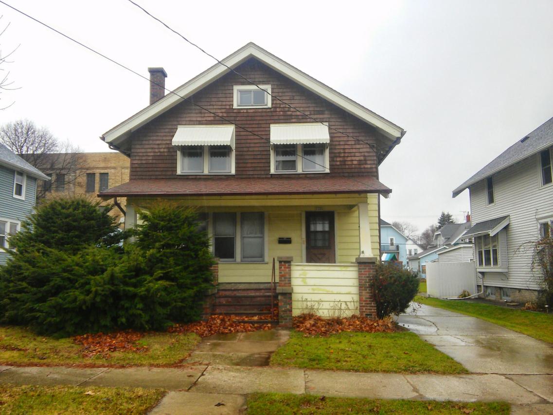 1126 S 15th St., Manitowoc, WI 54220