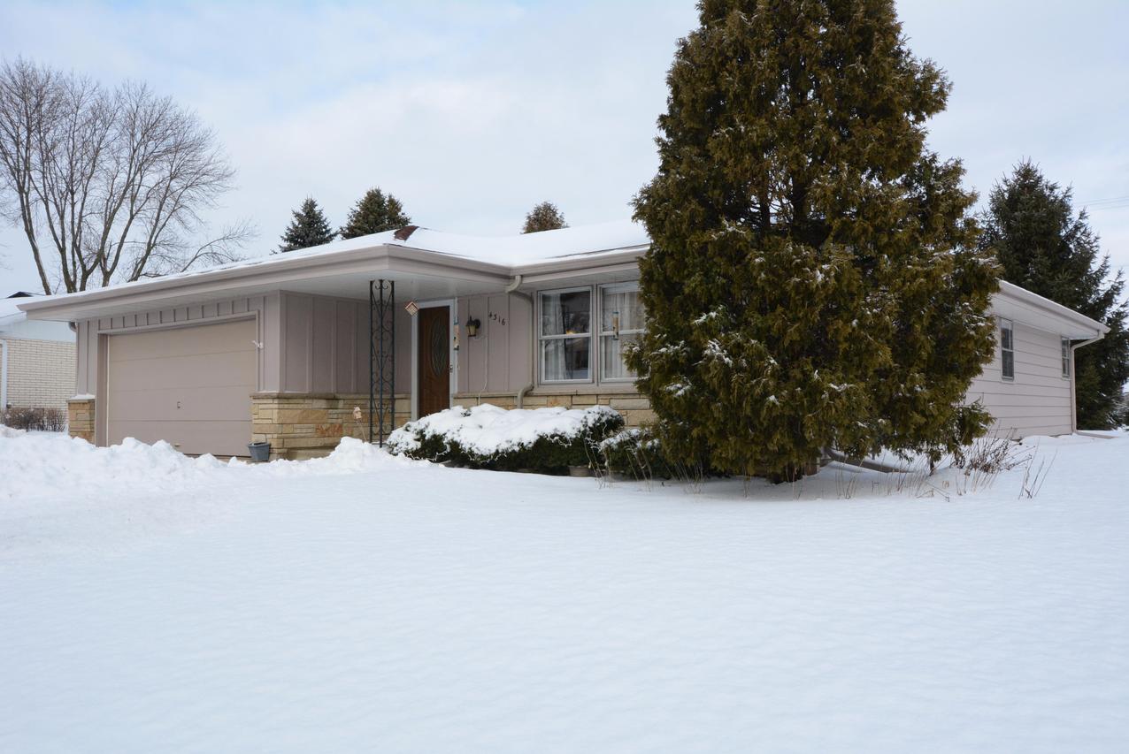 4316 Skylark Ct., Greendale, WI 53129