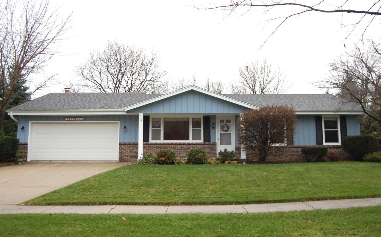 N83W6371 Fairdale Dr, Cedarburg, WI 53012