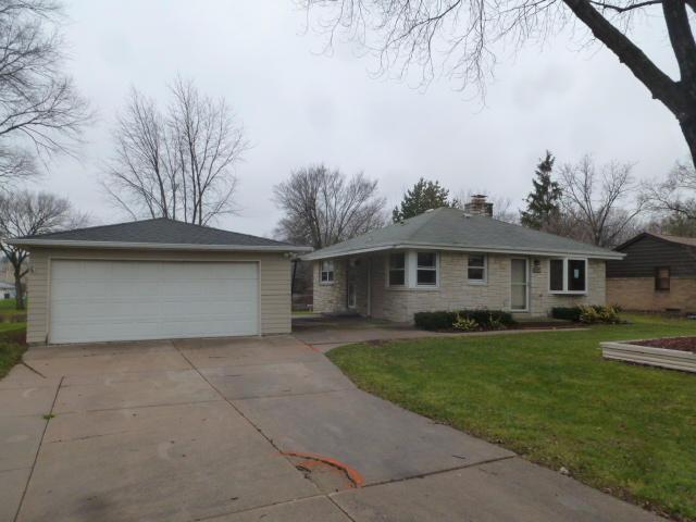 3227 W Bottsford Ave, Greenfield, WI 53221