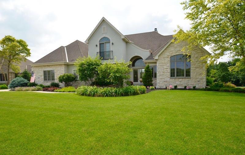 1026 Oak Cir, Pewaukee, WI 53072