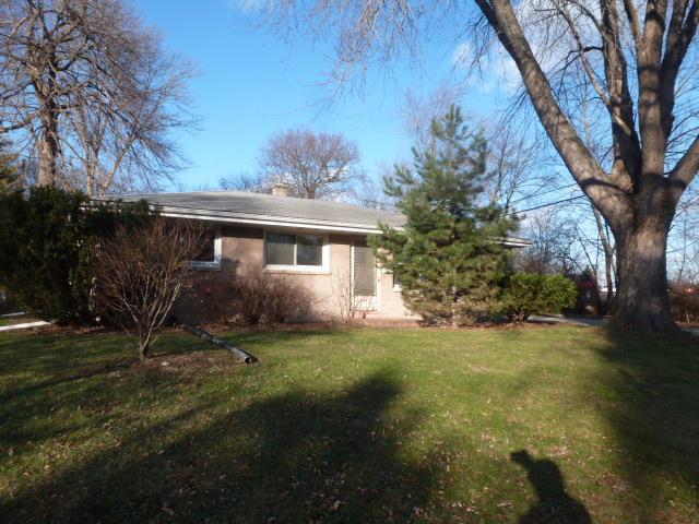 7000 Dorchester Ln, Greendale, WI 53129
