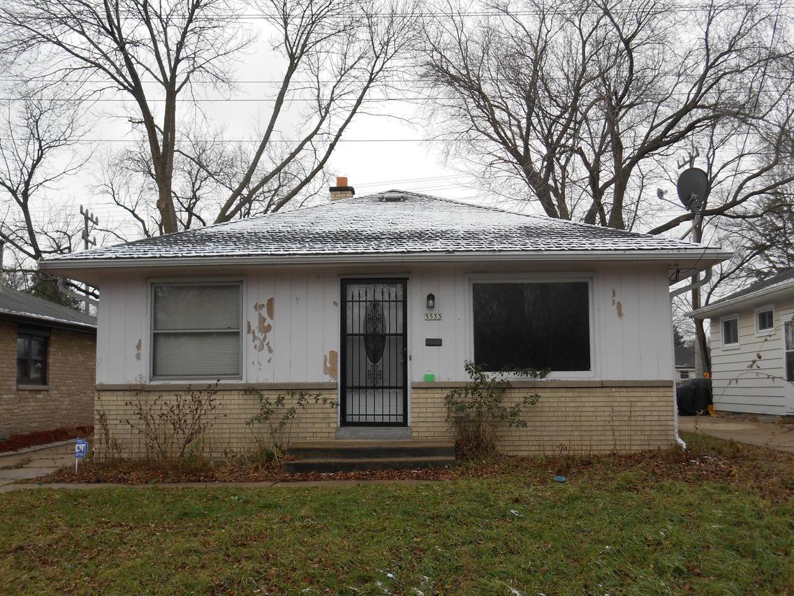 5533 N Argyle Ave, Glendale, WI 53209